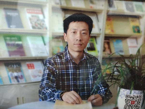 十五班班任杨威的生活照.jpg