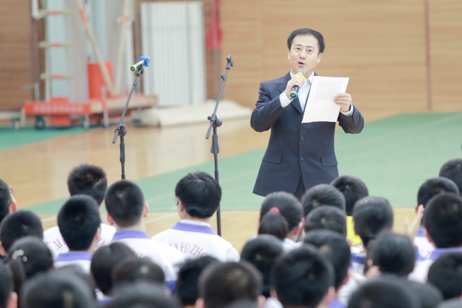 图片9 教师代表理科荣誉班班主任陈维栋老师讲话.png