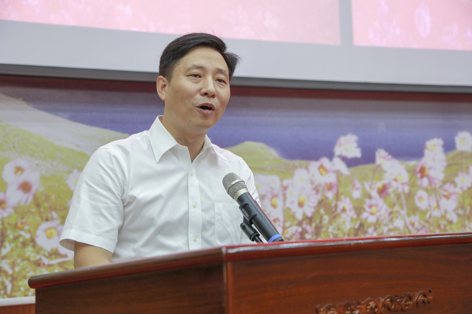 13校长讲话.jpg