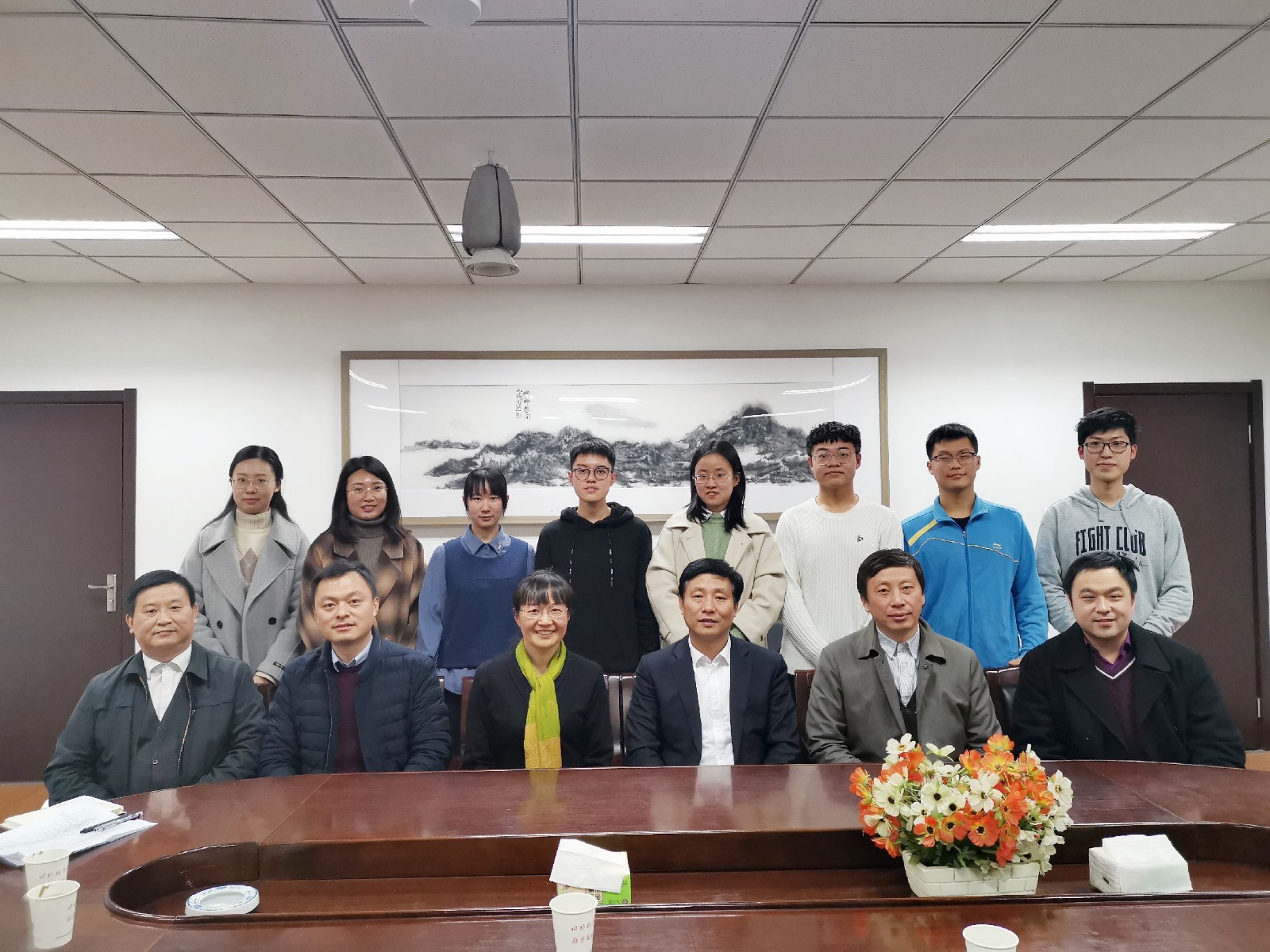 5邵志豪校长在南京开会期间赴南京大学看望附中毕业生.jpg